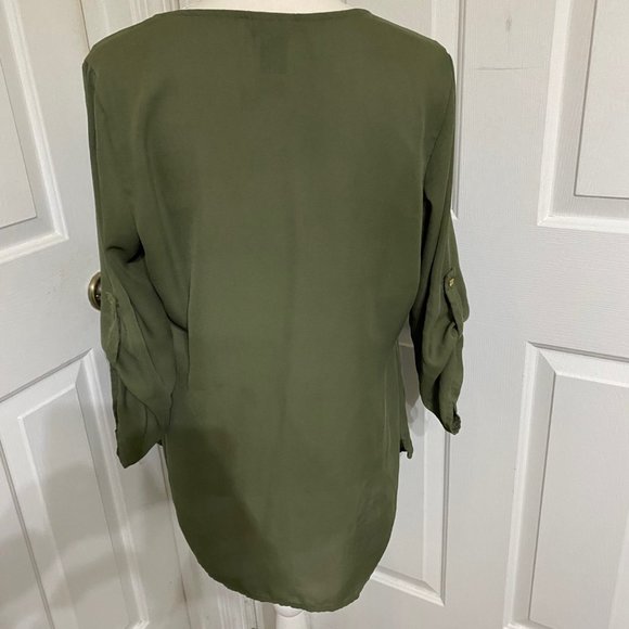 Rue 21 M Light Weight 3/4 Length Sleeves w/Button - Picture 6 of 8